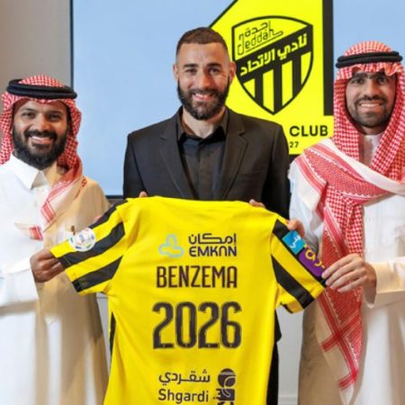 Benzema chính thức theo Ronaldo đến Saudi Arabia