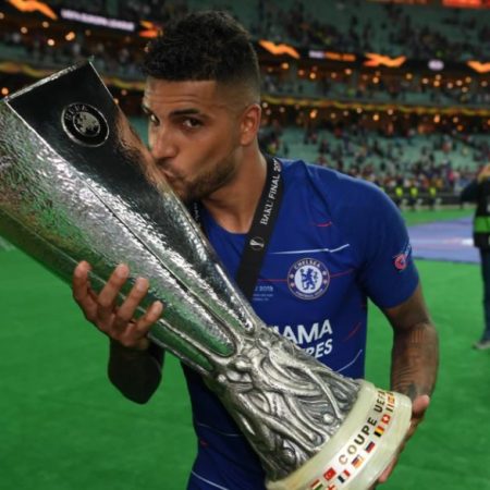 Emerson Palmieri đi vào lịch sử khi vô địch UECL