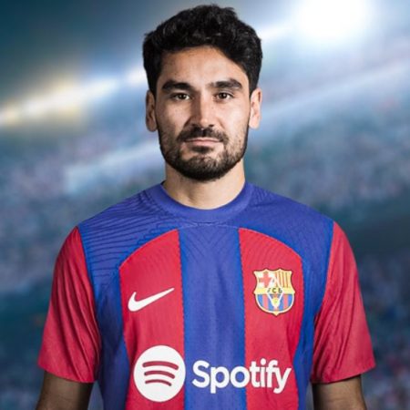 Gundogan khoác áo thi đấu cho Barcelona