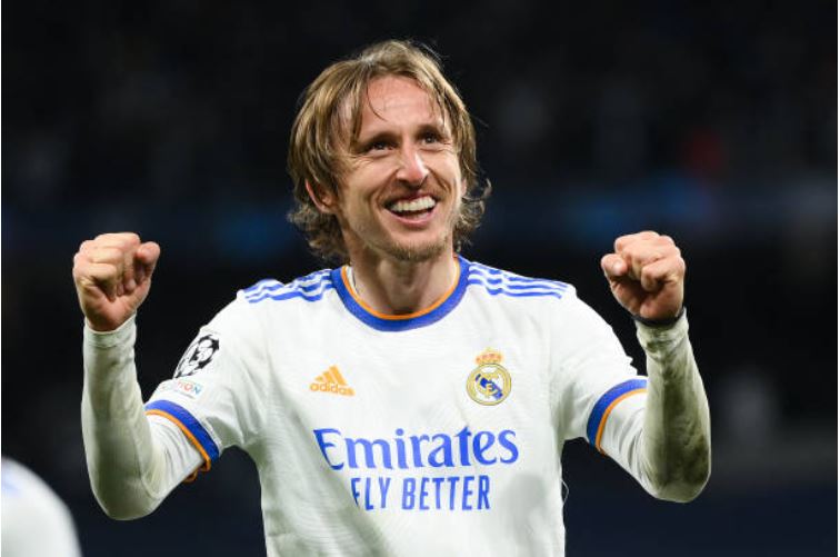 Modric sẽ gia hạn hợp đồng với Real thêm 1 năm nữa