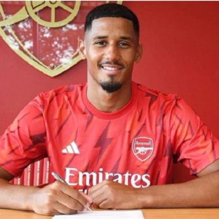 Saliba nhận số áo mới khi cam kết lâu dài với Arsenal