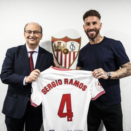 Ramos nói không khi được MU tiếp cận